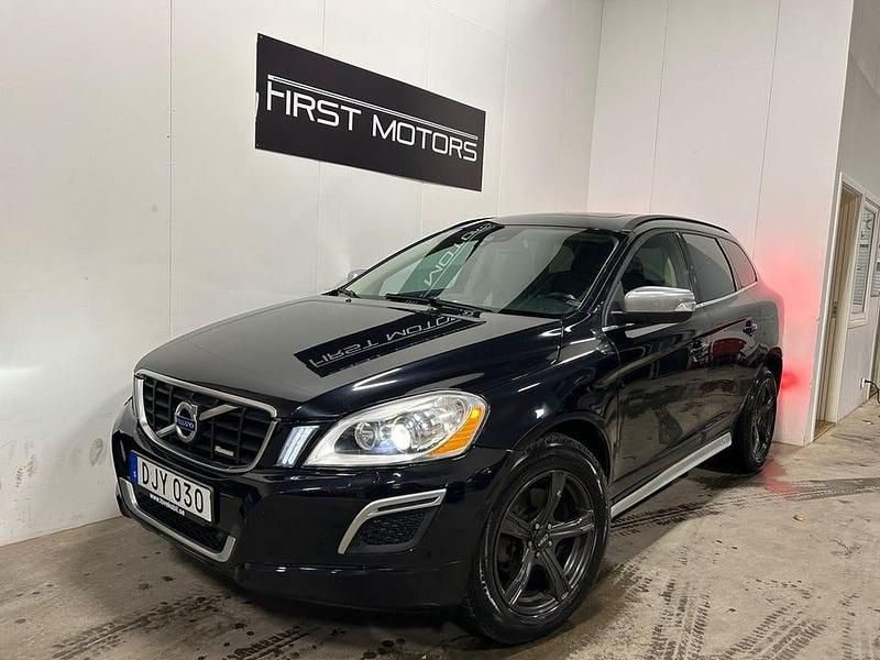Svart Begagnad 2010 Volvo XC60 R-Design SUV | 99 800 kr (Marknadspris) - Bild 1/4