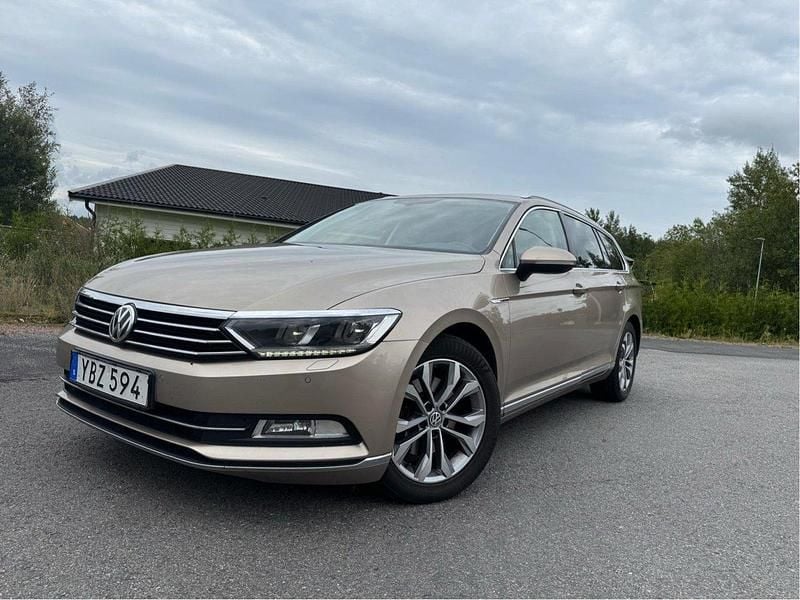 Brun Begagnad 2016 VW Passat GT Kombi | 155 000 kr (Bra pris) - Bild 1/4