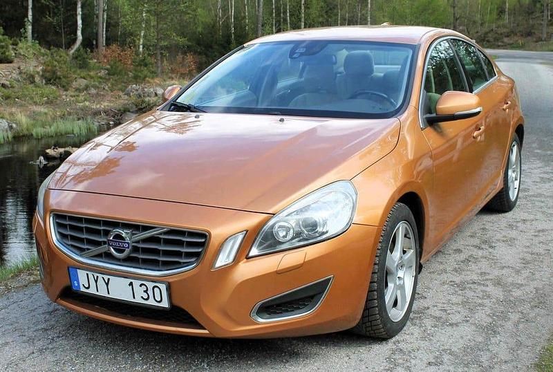 Begagnad Volvo S60 Momentum 136 HK (100 kW) 2012 Brun Sedan