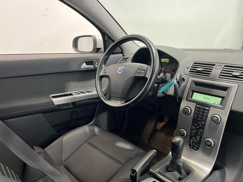 Begagnad Volvo S40 Momentum 125 HK (91 kW) 2009 Silver Sedan