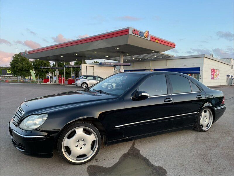 Svart Begagnad 2003 Mercedes S500 Sedan | 40 000 kr - Bild 1/4