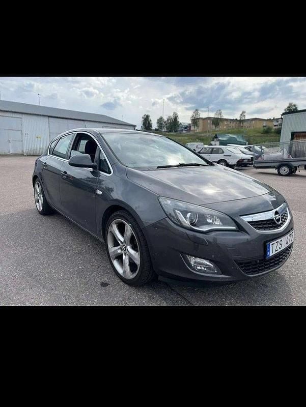 Begagnad 2010 Opel Astra Halvkombi | 32 000 kr - Bild 1/4
