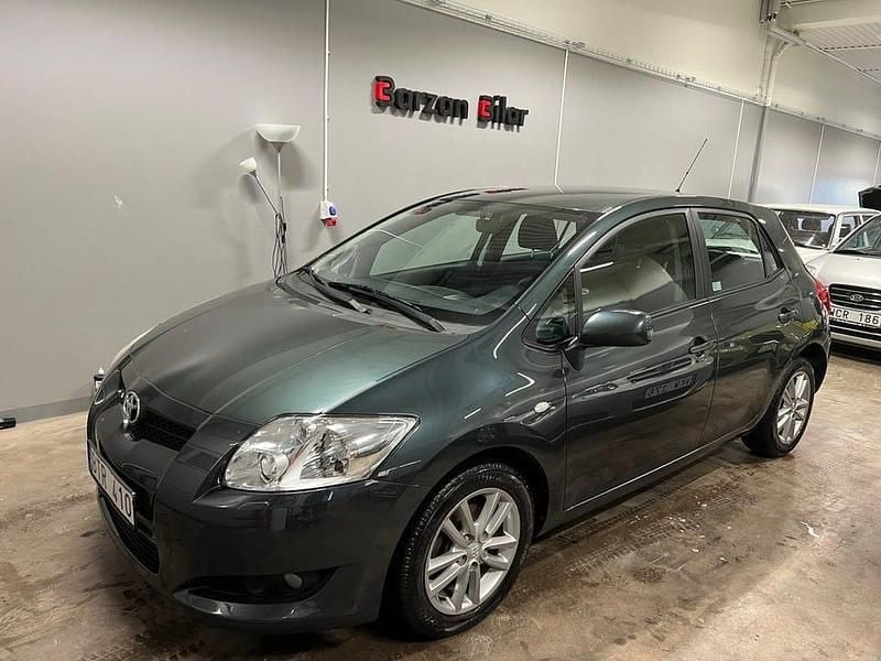 Begagnad Toyota Auris 124 HK (91 kW) 2008 Grön Halvkombi