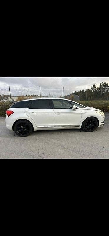 Vit Begagnad 2012 Citroën DS5 Halvkombi | 50 000 kr (Superpris) - Bild 1/4