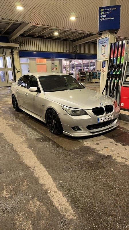 Grå Begagnad 2009 BMW 530 Sedan | 100 000 kr - Bild 1/4