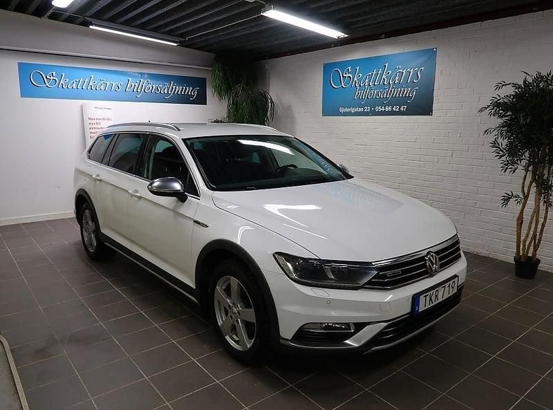 Begagnad VW Passat Alltrack 190 HK (139 kW) 2018 Vit Kombi