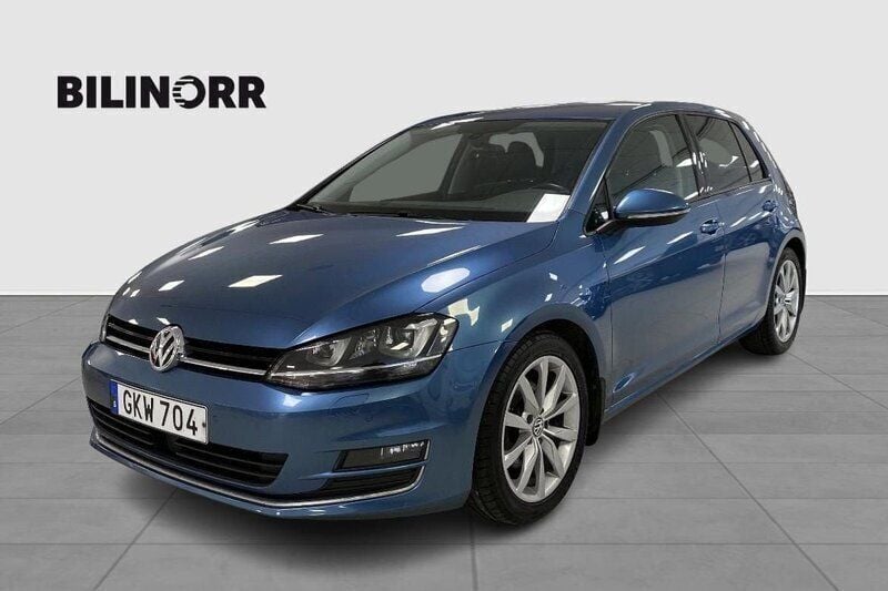 Blå Begagnad 2014 VW Golf VII Halvkombi | 129 900 kr (Marknadspris) - Bild 1/4