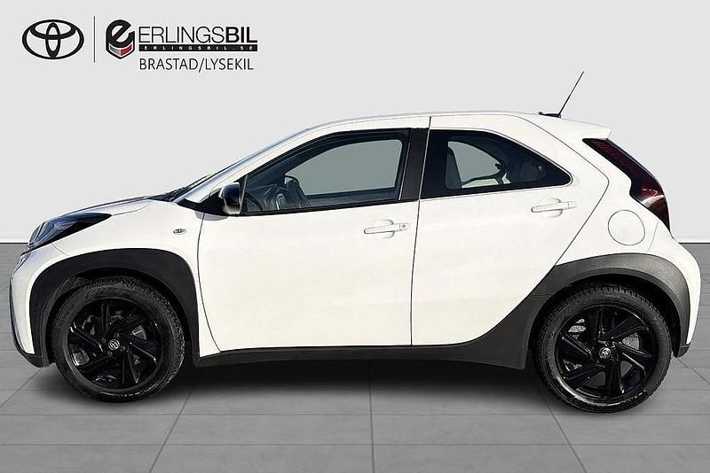 Begagnad Toyota Aygo X Play 72 HK (52 kW) 2023 Vit SUV