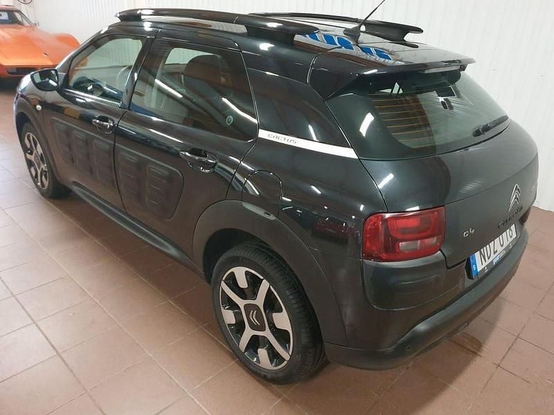 Begagnad Citroën C4 Cactus 82 HK (60 kW) 2016 Svart (svartmetallic) Halvkombi