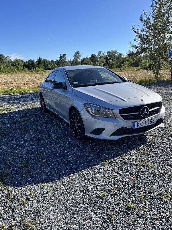 Silver Begagnad 2016 Mercedes CLA200 Sportkupé | 149 500 kr (Superpris) - Bild 1/4