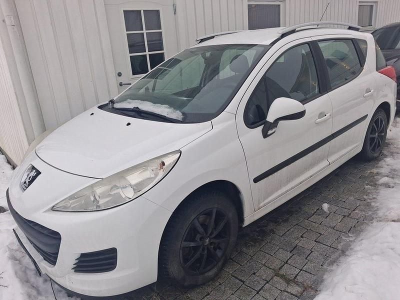 Vit Begagnad 2010 Peugeot 207 Kombi | 25 000 kr (Marknadspris) - Bild 1/4