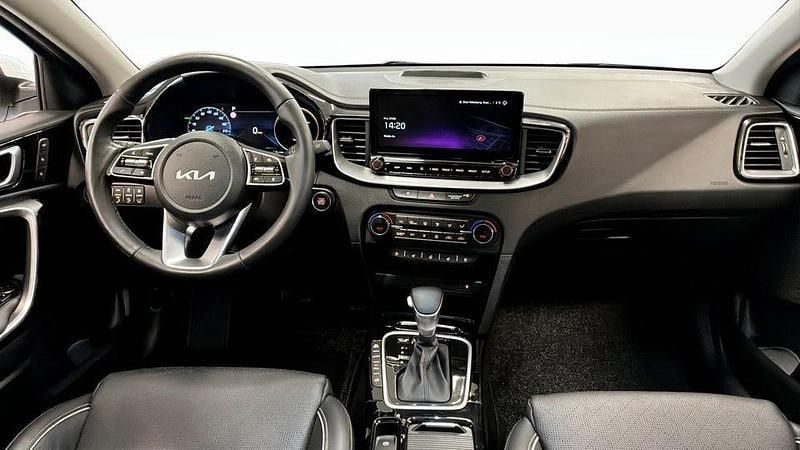 Begagnad Kia Ceed Advance 141 HK (103 kW) 2022 Vit Halvkombi