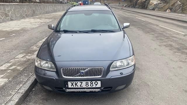 Grå Begagnad 2006 Volvo V70 Dynamic Kombi | 10 800 kr (Superpris) - Bild 1/4