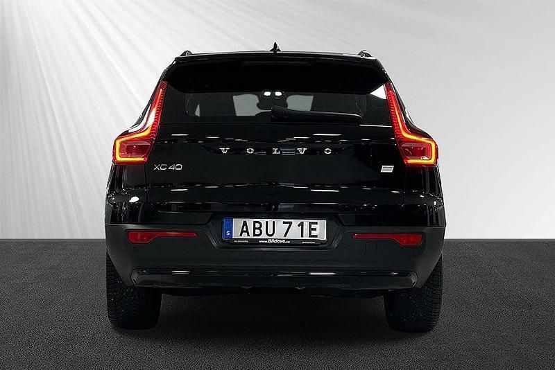 Begagnad Volvo XC40 Core 185 kW (252 HK) 2022 Svart SUV