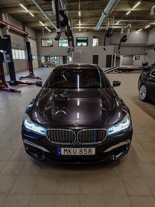 Begagnad 2016 BMW 750 Sedan | 459 000 kr (Dyr) - Bild 1/4