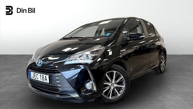 Svart Begagnad 2019 Toyota Yaris Halvkombi | 179 900 kr (Marknadspris) - Bild 1/4