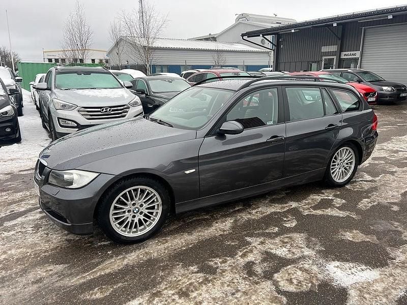 Gråmetallic Begagnad 2006 BMW 318 Advantage Kombi | 49 900 kr (Marknadspris) - Bild 1/4