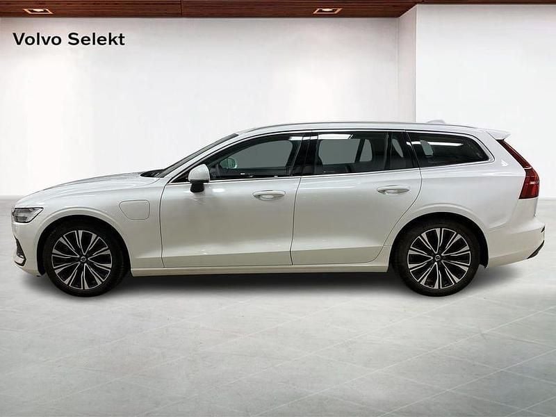 Begagnad Volvo V60 Core 355 HK (261 kW) 2024 Vit Kombi