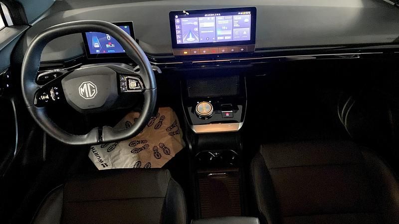 Begagnad MG MG4 EV 150 kW (204 HK) 2022 Vit (white) Halvkombi