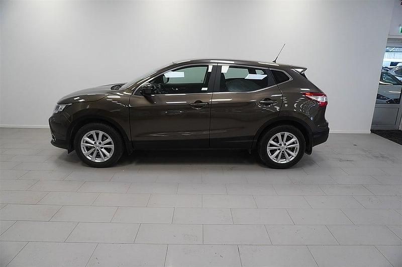 Begagnad Nissan Qashqai 116 HK (85 kW) 2015 Brun SUV