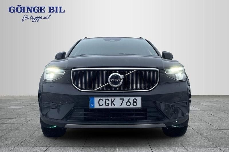 Begagnad Volvo XC40 Core 214 HK (157 kW) 2023 Svart SUV