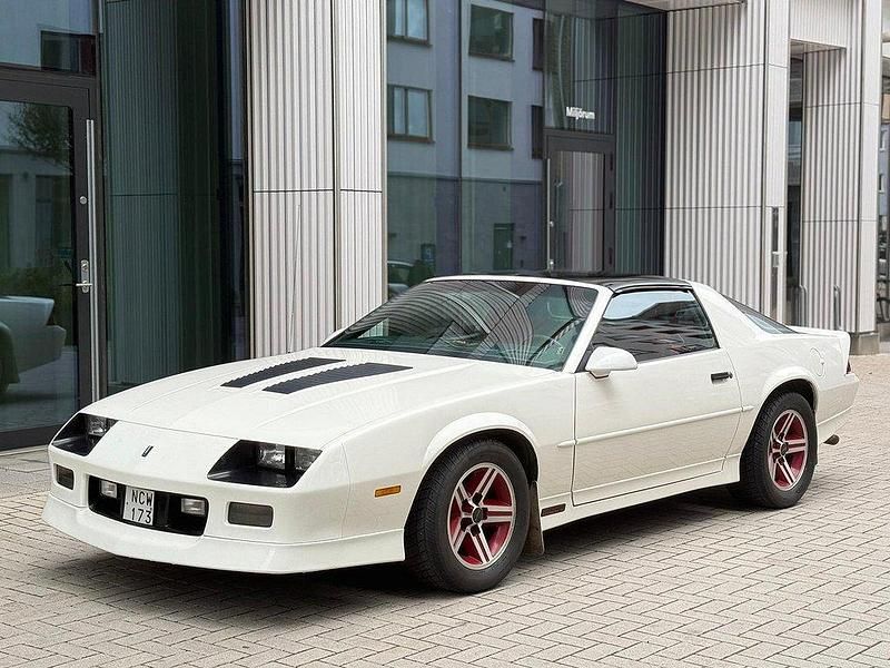 Vit Begagnad 1987 Chevrolet Camaro Halvkombi | 149 900 kr - Bild 1/4