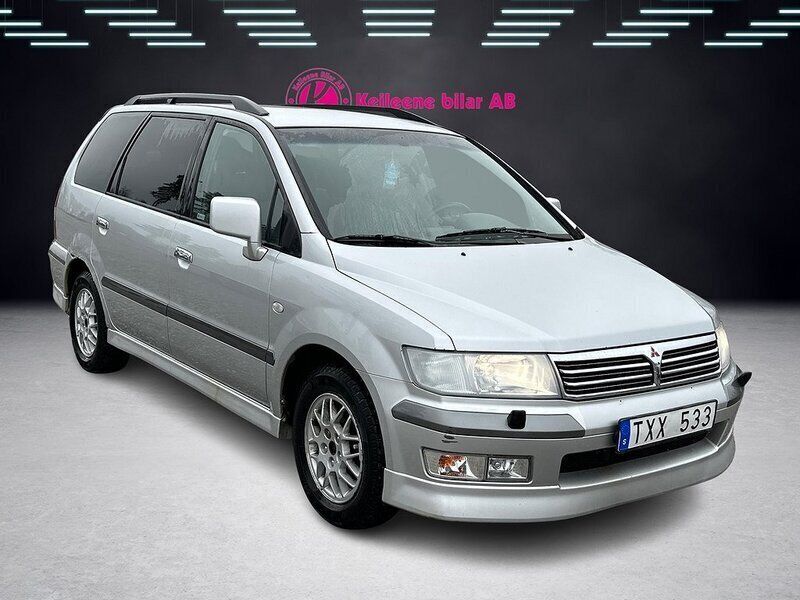 Begagnad Mitsubishi Space Wagon 147 HK (108 kW) 2002 Grå Minibuss