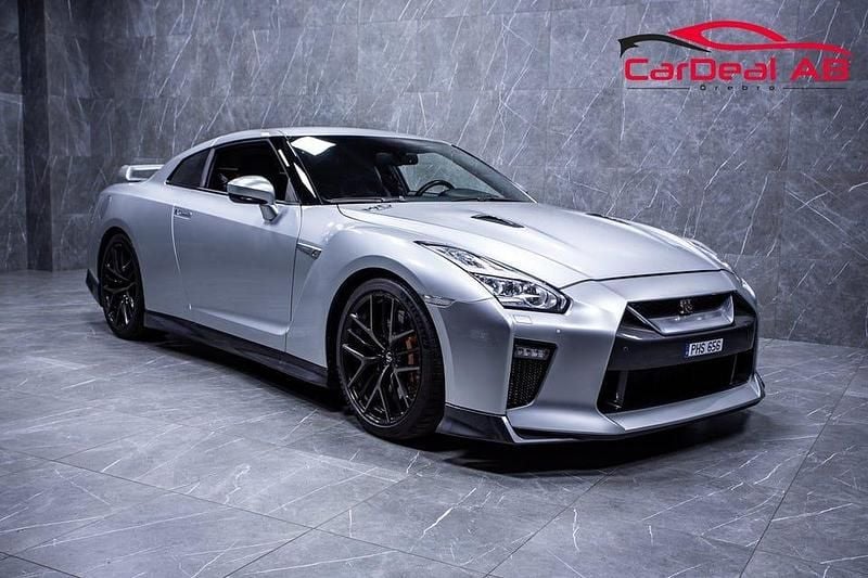 Begagnad Nissan GT-R GT 570 HK (419 kW) 2018 Silver Sportkupé