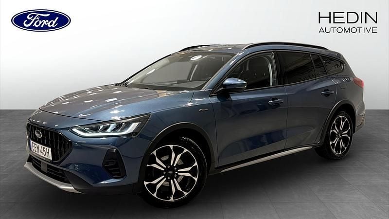 Blå Begagnad 2022 Ford Focus Active Kombi | 199 900 kr (Marknadspris) - Bild 1/4