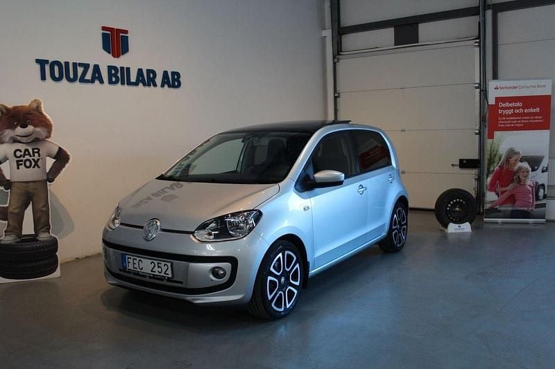 Silver Begagnad 2014 VW up! high up! Halvkombi | 79 900 kr (Marknadspris) - Bild 1/4