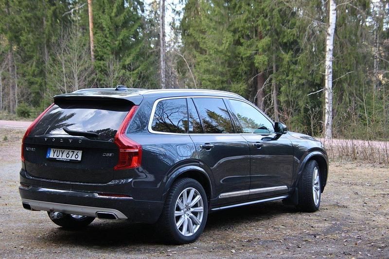 Grå Begagnad 2019 Volvo XC90 SUV | 364 000 kr (Bra pris) - Bild 1/4