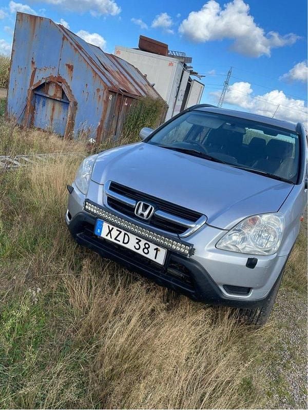Grå Begagnad 2002 Honda CR-V SUV | 8 000 kr (Marknadspris) - Bild 1/3