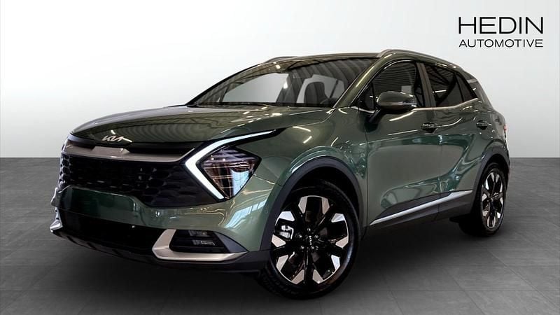 Grön (green) Ny 2025 Kia Sportage Advance SUV | 444 475 kr (Bra pris) - Bild 1/4