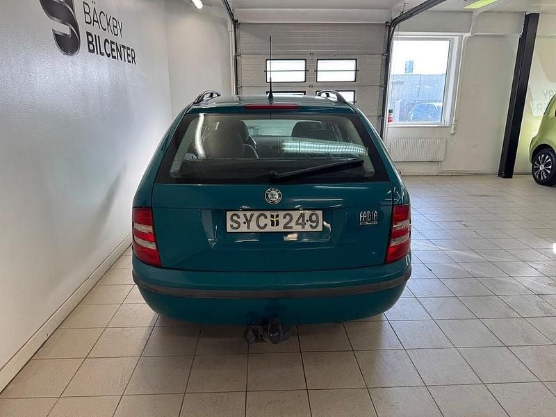 Begagnad Skoda Fabia 75 HK (55 kW) 2001 Grön Kombi