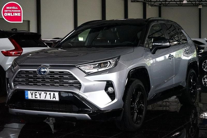Grå Begagnad 2020 Toyota RAV4 Hybrid Style SUV | 299 500 kr (Marknadspris) - Bild 1/4