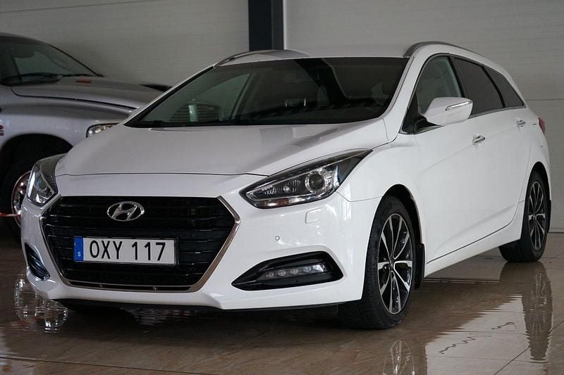 Vit Begagnad 2015 Hyundai i40 Kombi | 129 500 kr (Marknadspris) - Bild 1/4