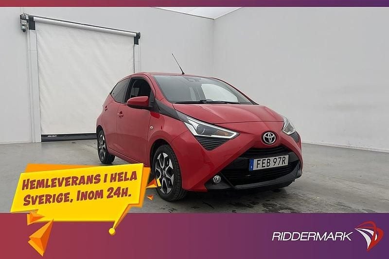 Röd Begagnad 2020 Toyota Aygo X-play Halvkombi | 124 700 kr (Marknadspris) - Bild 1/3