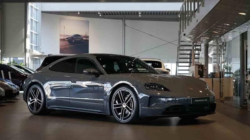 Grå Ny 2025 Porsche Taycan 4S Sedan | 1 588 700 kr - Bild 1/1
