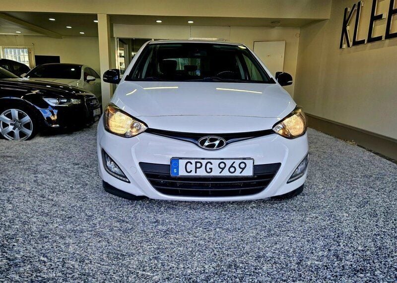 Vit Begagnad 2014 Hyundai i20 Select Halvkombi | 64 900 kr (Lite dyr) - Bild 1/4