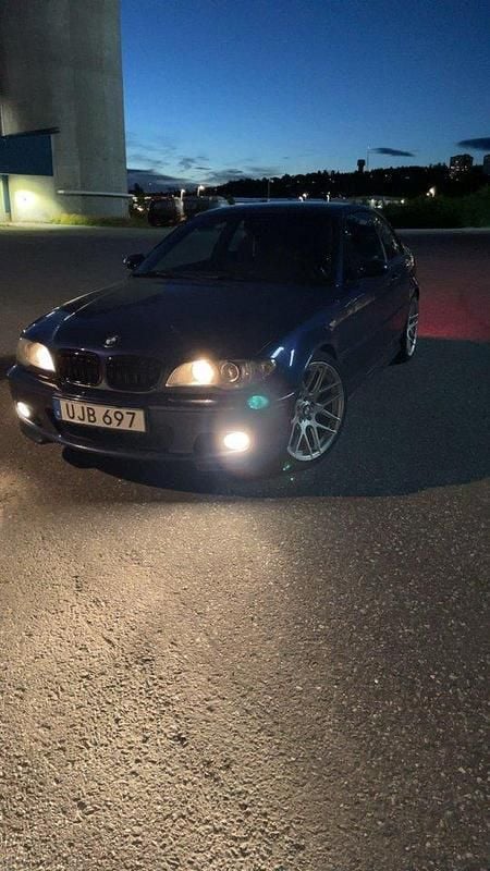 Blå Begagnad 2004 BMW 325 M Sport Sportkupé | 65 000 kr (Superpris) - Bild 1/4