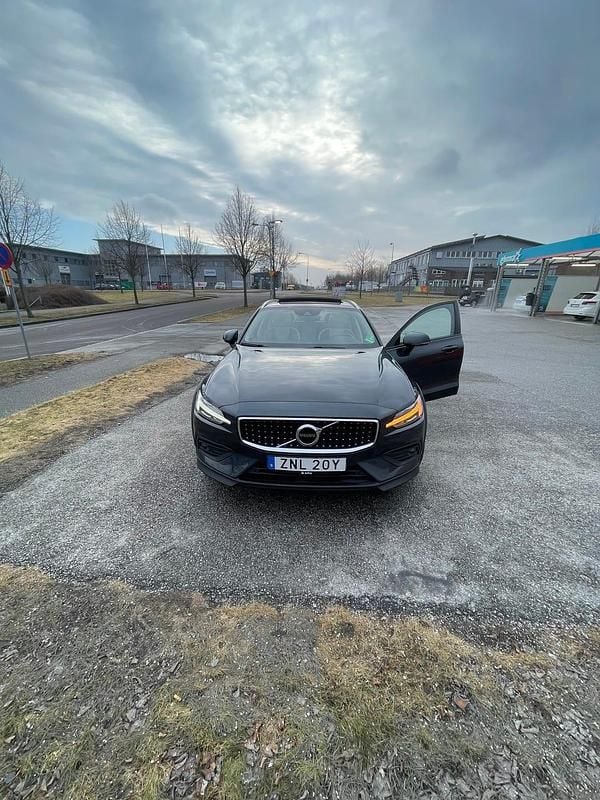 Begagnad Volvo V60 CC 190 HK (139 kW) 2020 Kombi