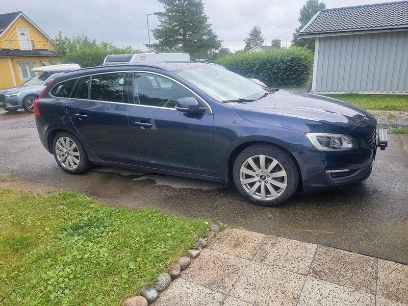 Begagnad 2015 Volvo V60 Kombi | 119 900 kr - Bild 1/4