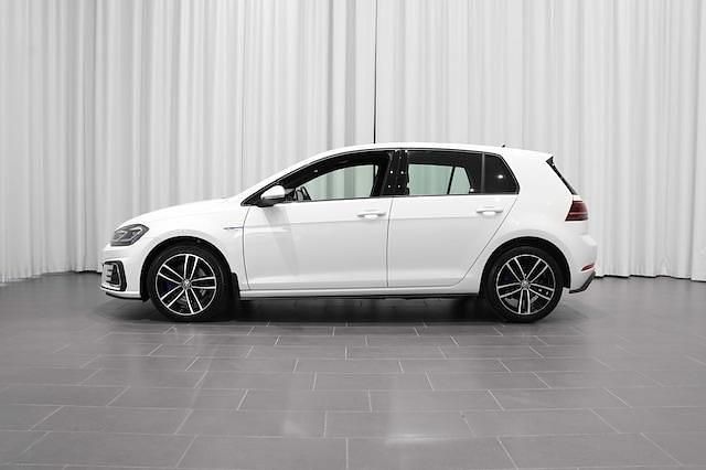 Begagnad VW Golf VIII GTE 204 HK (150 kW) 2020 Vit Sedan