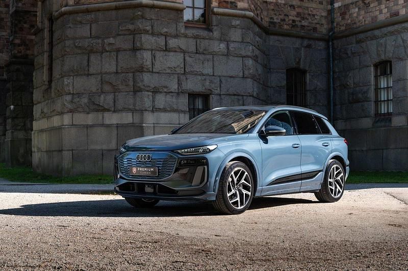 Blå Begagnad 2025 Audi Q6 e-tron Ambiente SUV | 819 000 kr (Superpris) - Bild 1/4