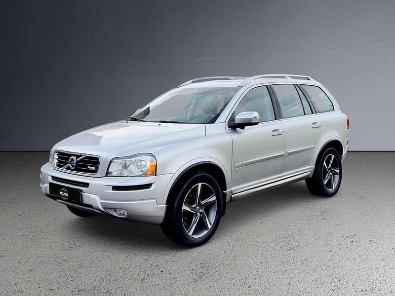 Ljusgrå (grå) Begagnad 2013 Volvo XC90 R-Design SUV | 139 900 kr (Marknadspris) - Bild 1/4