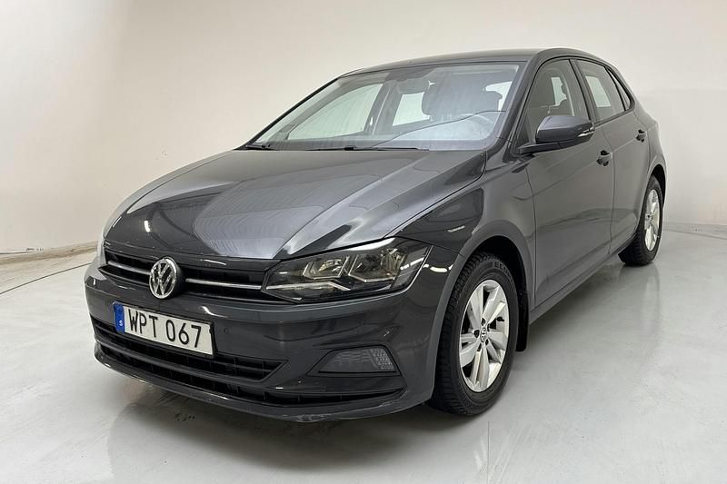 Mörkgrå Begagnad 2018 VW Polo Comfortline | 140 000 kr - Bild 1/4