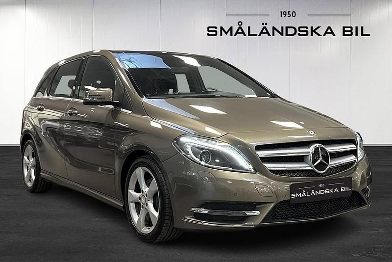 Begagnad Mercedes B180 122 HK (89 kW) 2014 Grå Minibuss