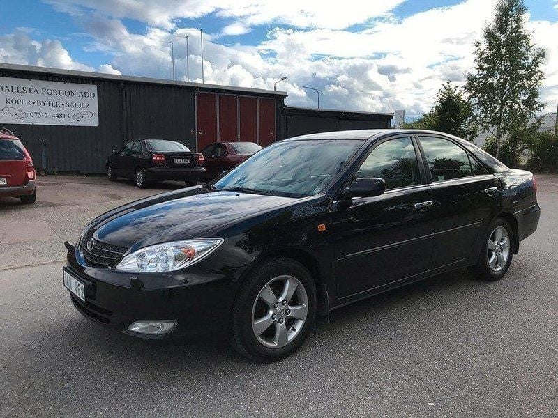 Begagnad Toyota Camry 152 HK (111 kW) 2001 Svart Sedan