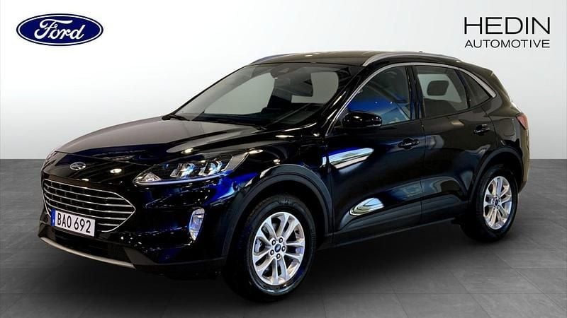 Svart (black) Begagnad 2022 Ford Kuga Titanium SUV | 244 900 kr (Marknadspris) - Bild 1/4