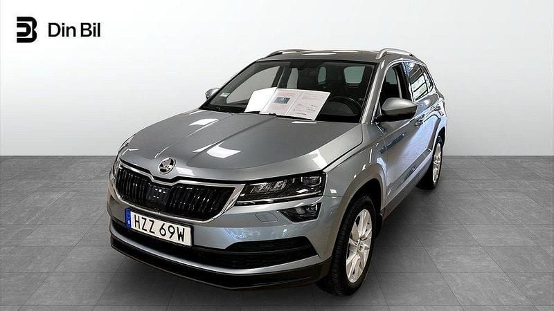 Grå Begagnad 2021 Skoda Karoq Style SUV | 229 900 kr (Marknadspris) - Bild 1/4